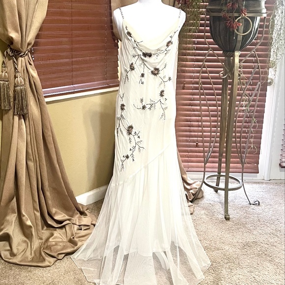Joanna Chen XSCAPE Dresses & Skirts - Women's dresses - Size 12P _ NEW ITEM 100% silk material.